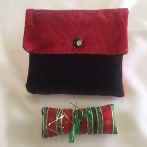 Velveteen holiday table top pillows